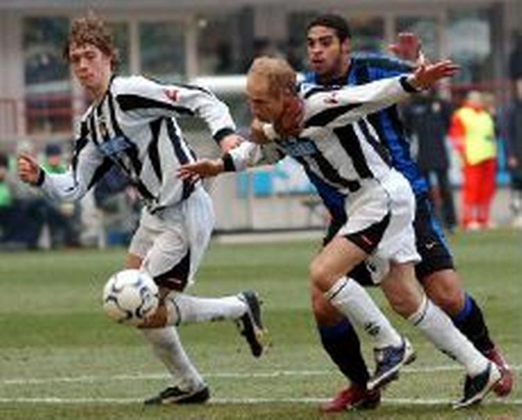 Per Krøldrup, tv, og Udinese slog Inter 2-1. - Foto: AP 