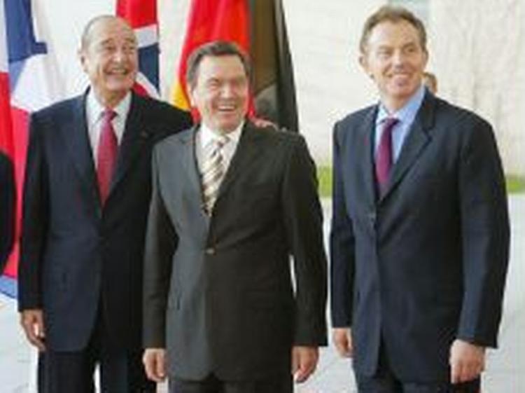 Højt humør, da Chirac, Schröder og Blair mødtes i Berlin. - Foto: AP 