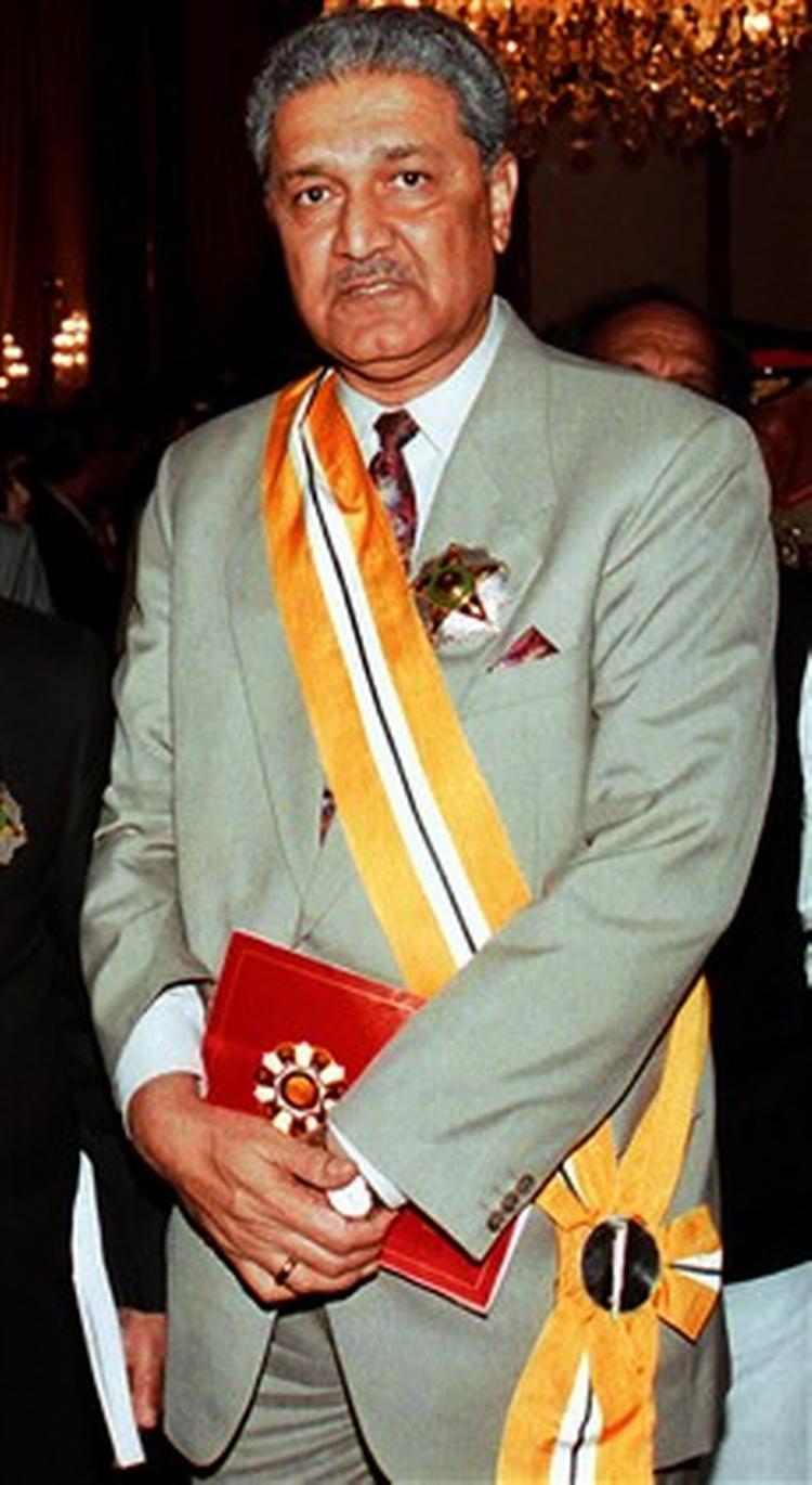 Dr. Abdul Qadeer Khan, som stadig er en nationalhelt i sit hjemland, måtte efter amerikansk pres tilstå, at han havde solgt atomhemmeligheder til tvivlsomme regimer. Men også lande i Vesteuropa stod på kundelisten.   Foto: AP 