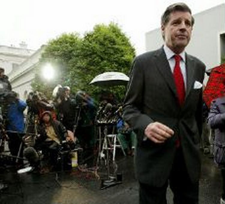Paul Bremer mener det er alt for tidligt at afholde valg i Irak. - Arkivfoto: AP 