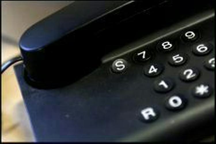 TDC tjener godt på at sælge forbindelser til stuetelefonen. Men forretningen trues af mulighederne for telefoni via internettet. - Foto: Thomas Borberg 