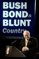 USA s vicepræsident Dick Cheney modtager fortsat 900.000 kroner årlig fra firmaet Halliburton, som han ledede fra 1995 til 2000.   Foto: AP 