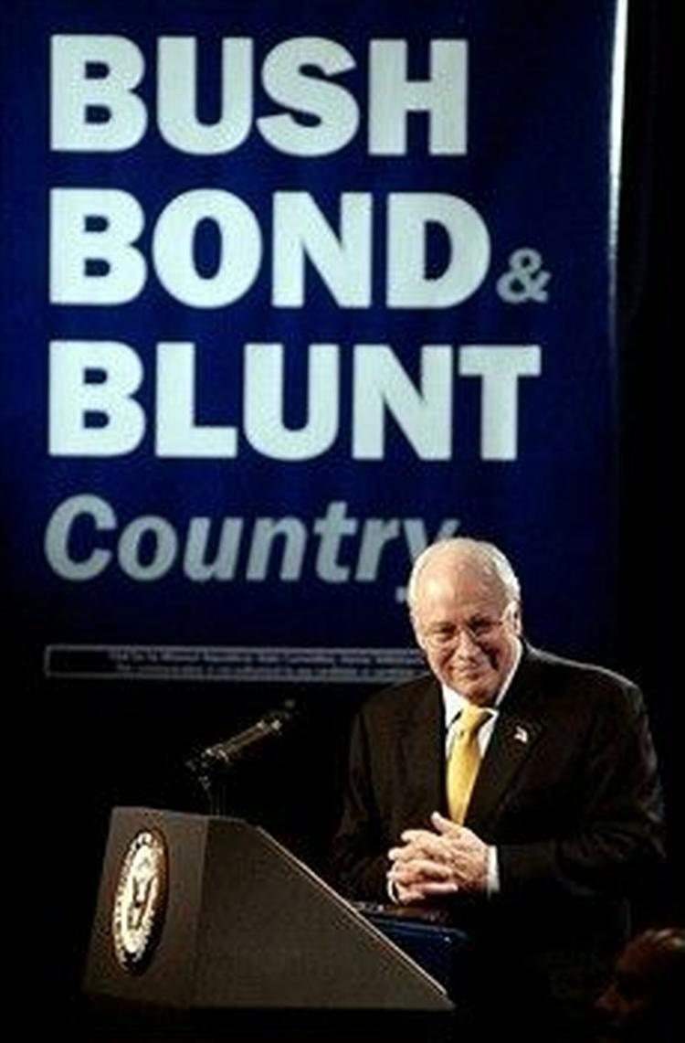 USA s vicepræsident Dick Cheney modtager fortsat 900.000 kroner årlig fra firmaet Halliburton, som han ledede fra 1995 til 2000.   Foto: AP 