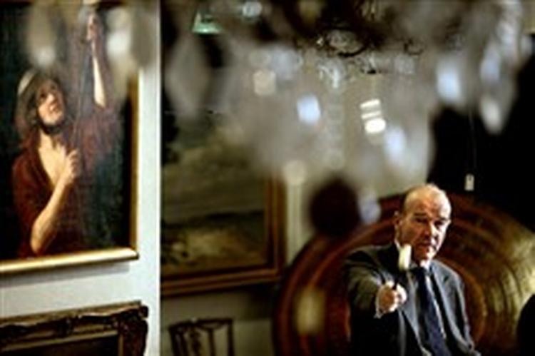 Det har i årtier været praksis for Jesper Bruun Rasmussen, direktør for Bruun Rasmussen Kunstauktioner, og hans kolleger at opråbe bud, som der ikke er nogen ejermand til. - Foto: Jacob Ehrbahn 