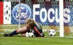 Oliver Kahn stod for et fælt drop mod Real Madrid. - Foto: AP 