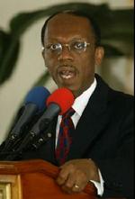 Den tidligere præst, Jean-Bertrand Aristide blev reddet ved en militær, amerikansk invasion i 1994. - Foto: AP 