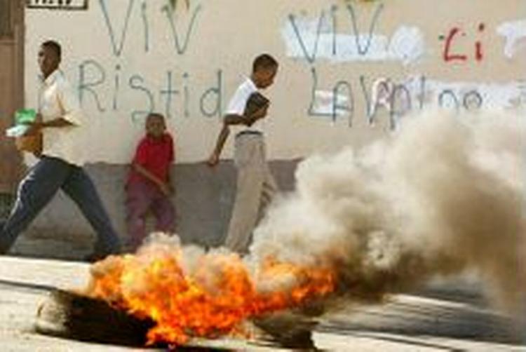 Kaos hærger i Port-au-Prince. - Foto: AP 
