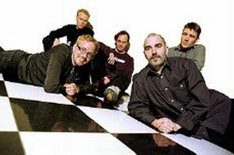 Glæde. Når melodierne følger med humøret i tempo er Frogstone nogle gange et smittende glad bekendskab. - PR-foto 