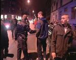 To dørmænd blev kørt på sygehuset efter balladen foran Vega. Ingen af dem er alvorligt kvæstet. - Foto: Local Eyes 