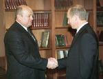 Mikhail Fradkov og Præsident Vladimir Putin. - Arkivfoto: AP 
