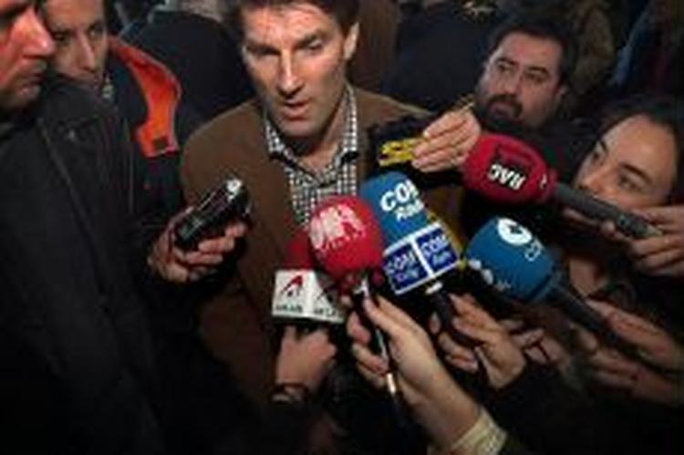 Presseopbuddet var enormt, da Brøndby ankom til Barcelona med træner Michael Laudrup i spidsen. - Foto: Finn Frandsen 