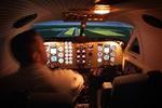 En flysimulator spiller en central rolle i sagen om Luftfartsskolens flyvske økonomi. Den tidligere direktør er mistænkt for at have brugt et firma og dets direktør som stråmand til at kanalisere skolens penge til sig selv 