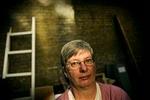 Anne-Grete Bramm oplevede fire røverier, mens hun arbejdede for Post Danmark. Ingen fortalte hende, at hun havde krav på erstatning: »Post Danmark virkede totalt ligeglade«.   Foto: Martin Lehmann 