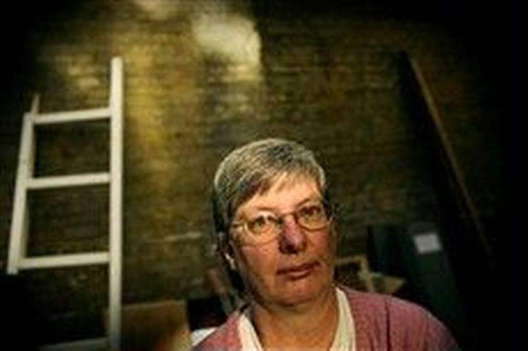 Anne-Grete Bramm oplevede fire røverier, mens hun arbejdede for Post Danmark. Ingen fortalte hende, at hun havde krav på erstatning: »Post Danmark virkede totalt ligeglade«.   Foto: Martin Lehmann 