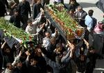 Irak begravede onsdag de døde efter tirsdagens terrorangreb.   Foto: Brennan Linsley/AP 