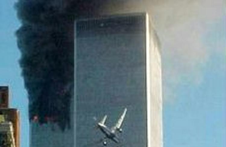 USA gik i chok, da to fly torpederede World Trade Center 11. september 2001. Indtil videre har kun én mand fået dom for forbrydelsen, og nu bliver hans sag genoptaget. - Arkivfoto: AP 