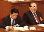 Præsident Jintao får sig en mundfuld luft under mødet i den nationale forsamling. - Foto: AP 