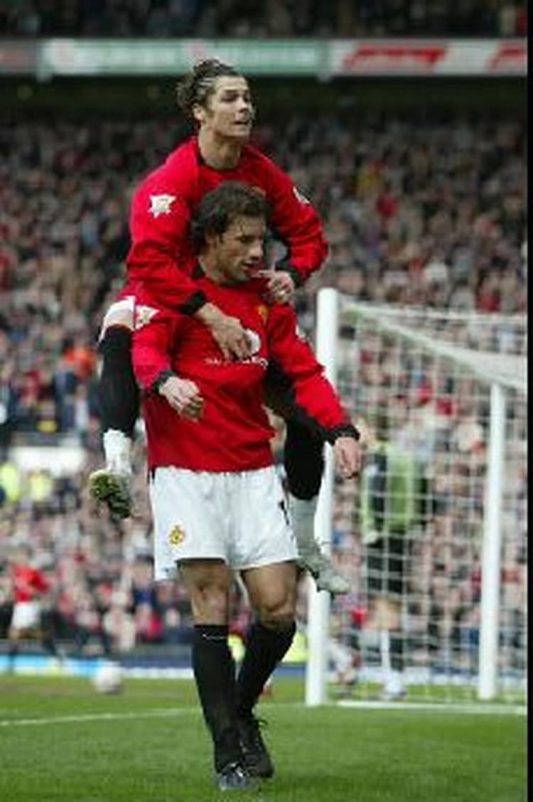 Nistelrooy nederst hyldes af Cristiano Ronaldo. - Foto: AP 