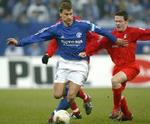 Se selv, Ebbe Sand har bolden i kampen mod Freiburg. - Foto: AP 
