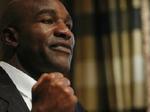 Evander Holyfield lover, at han vil stoppe som bokser, hvis han taber en ny titelkamp. - Foto: AP 