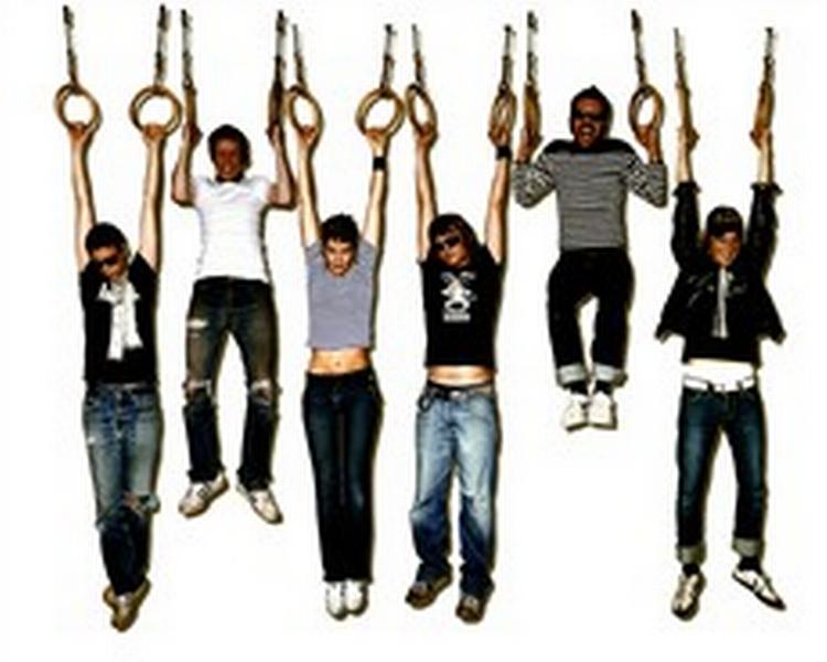 Super sekstet. Balancegangen mellem de indbydende, genkendelige melodier og den personlige fantasi lykkes endnu bedre end på det to år gamle debutalbum. - PR-foto 