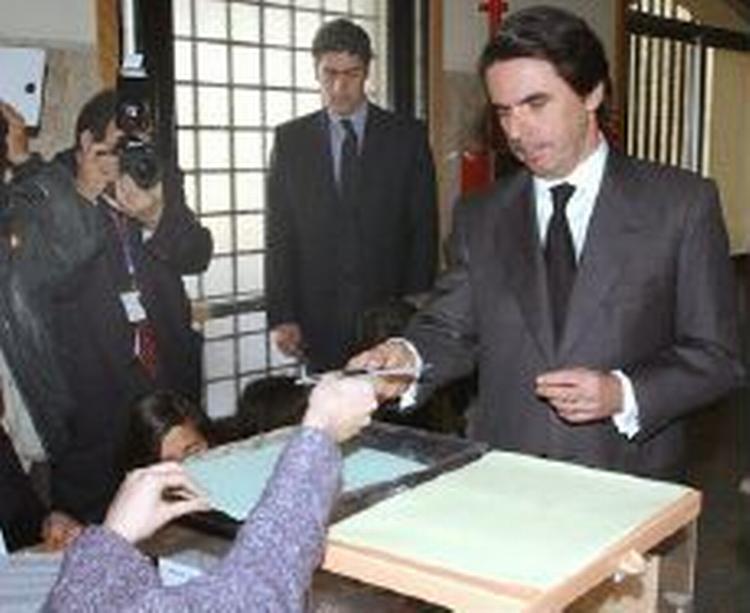 Afgående premierminister Jose Maria Aznar på valgstedet. - Foto: AP 