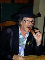 Kinky Friedman lover, at han ikke vil kysse babyer i valgkampen. Han vil hellere kysse deres mødre. - Pr-foto. 