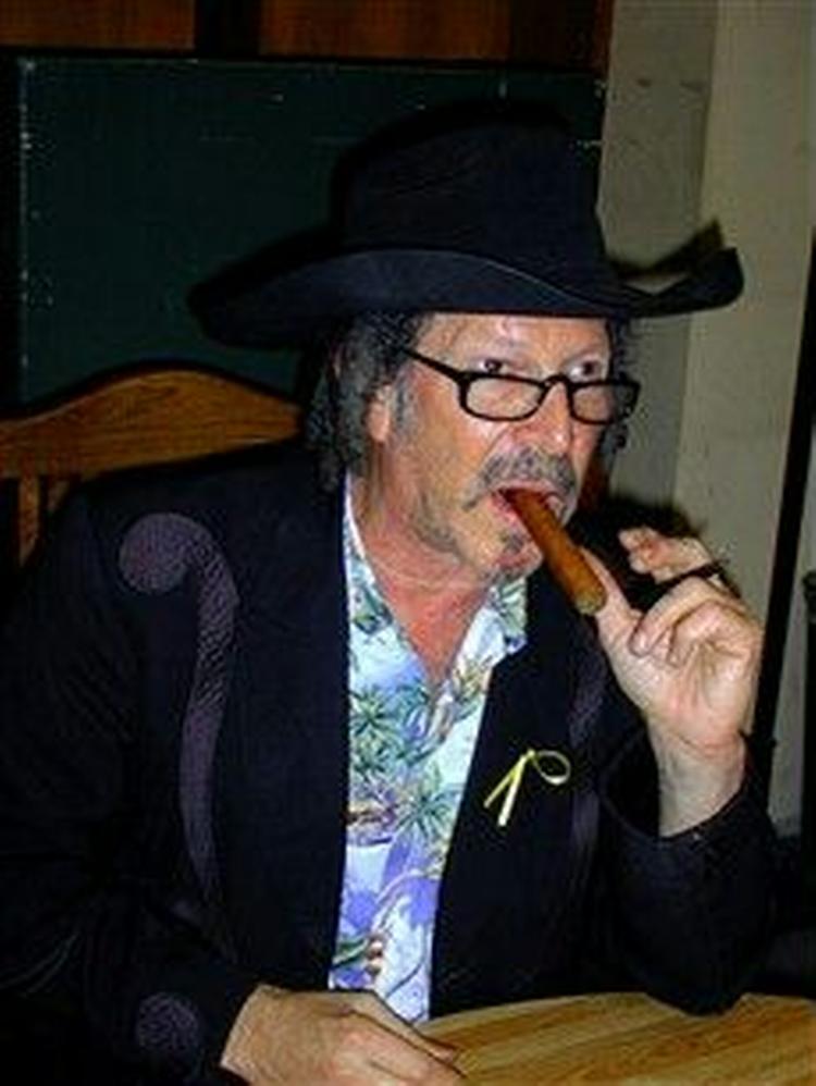 Kinky Friedman lover, at han ikke vil kysse babyer i valgkampen. Han vil hellere kysse deres mødre. - Pr-foto. 