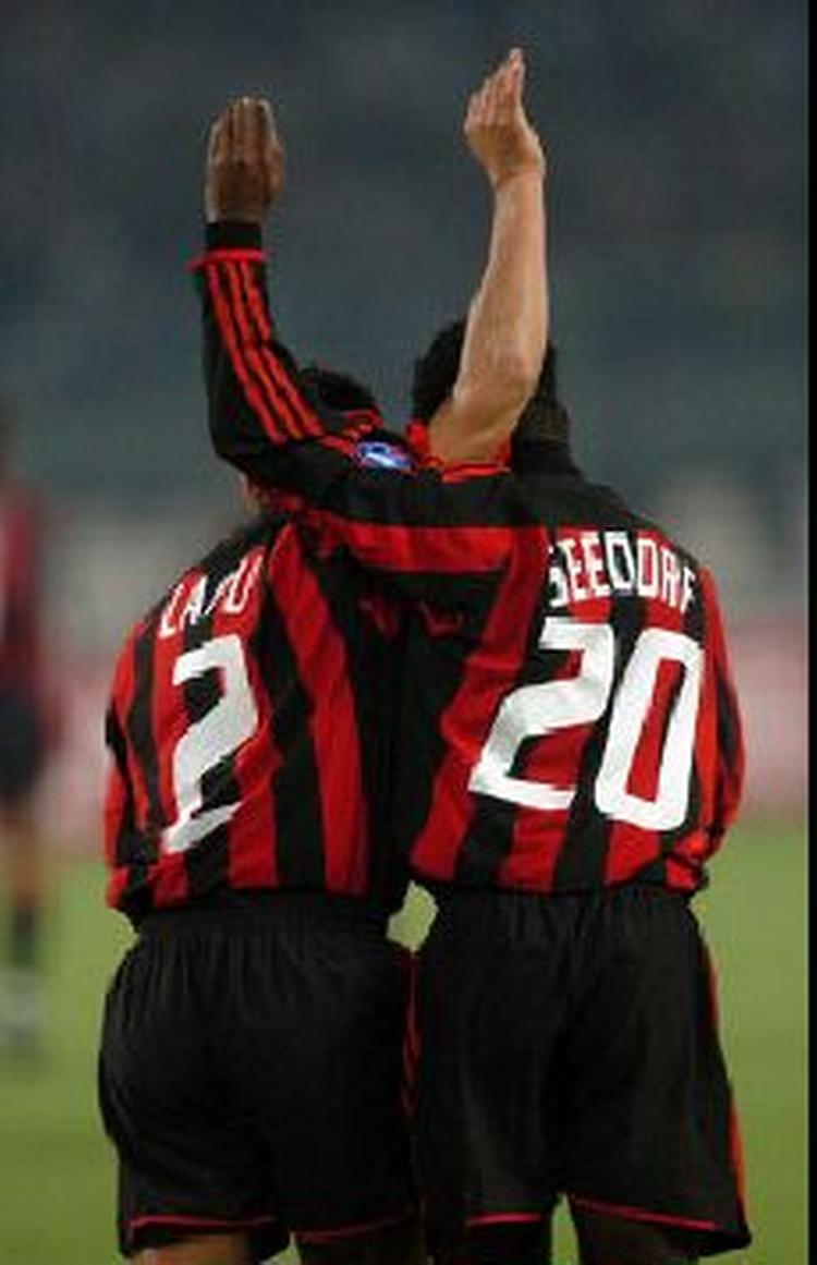 Cafu og Seedorf fejrer sejret. - Foto: AP 