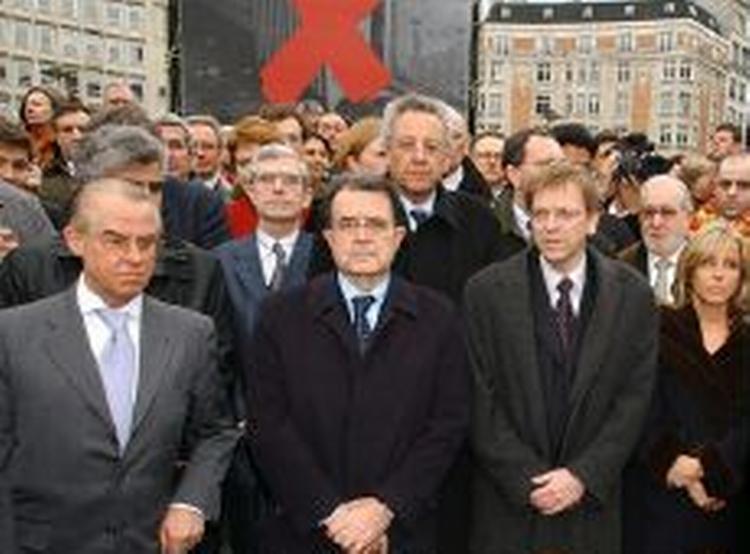 EU-ledere i Bruxelles samlet for at mindes ofrene i Madrid. - Foto: AP 