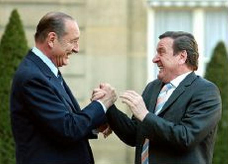 Chirac og Schröder står sammen i europæisk politik. - Foto: AP 