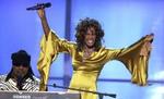 Whitney sammen med Stevie Wonder i et tv-show i maj sidste år. - Foto: AP 