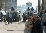 NATO-soldater er blevet overført fra Bosnien til Kosova for at få situationen under kontrol. - Foto: AP 