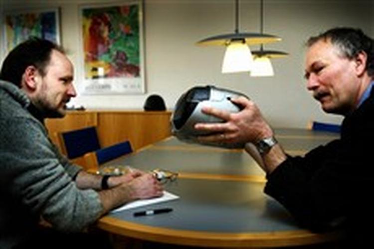 Politikens Bagside konfronterer DSBs vedligeholdelseschef i DSB Produktion Togkomponenter, Peder Jespersen, med lyden af Vesterport Station. 