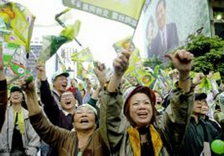 Glade Chen-tilhængere jubler over valgsejren. - Foto: AP 