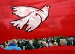 Politiet vurderer, at ca. 2.000 mennesker var på gaden i hovedstaden i protest mod Irakkrigen. - Foto: AP 