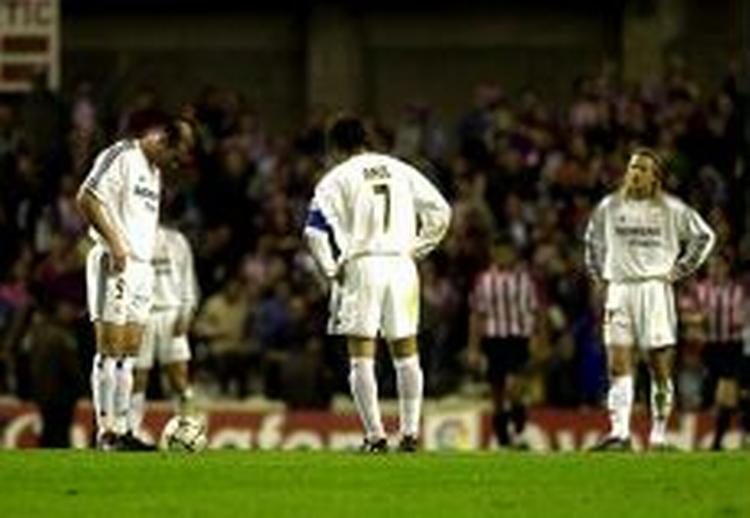 Real Madrid er i krise - her symboliseret af Zidane, Raúl og Beckham under aftenens kamp i Bilbao. - Foto: AP 