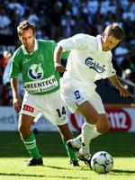 »Jeg er med 120 procents sikkerhed ikke AB-spiller efter sommerferien«, siger Kenny Thorup, her i kamp mod Peter Nielsen, tidligere FCK. - Arkivfoto: Linda Johansen 