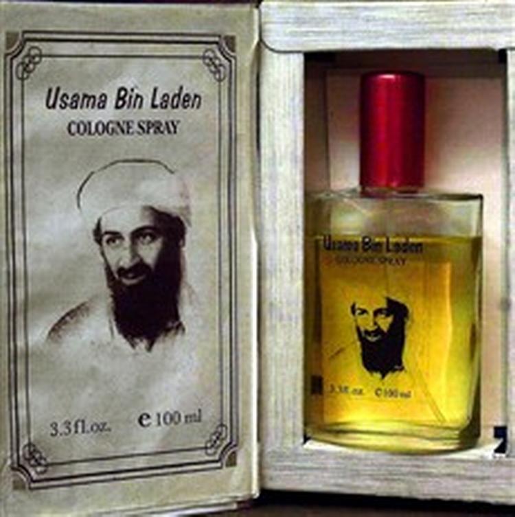 Et noget usædvanligt produkt, som der angivelig er et marked for i Pakistan: bin Laden-duftevand.   Foto: Arif Ali/AFP 