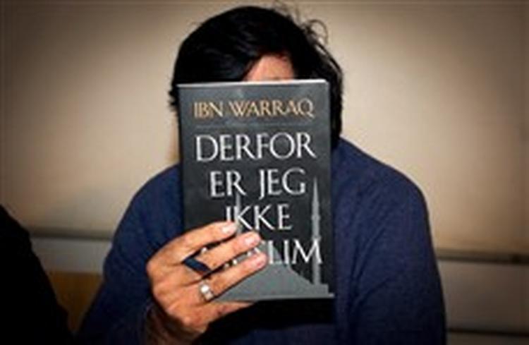 'Jeg har længe vidst, at jeg var færdig med islam, men islam er åbenbart ikke færdig med mig', siger Ibn Warraq. - Foto: Camilla Stephan 