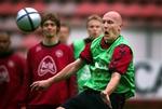 Uden Christian Poulsen og Morten Wieghorst skal Thomas Gravesen have en ny makker på den centrale midtbane. Mod Spanien bliver det Daniel Jensen. - Foto: Finn Frandsen 
