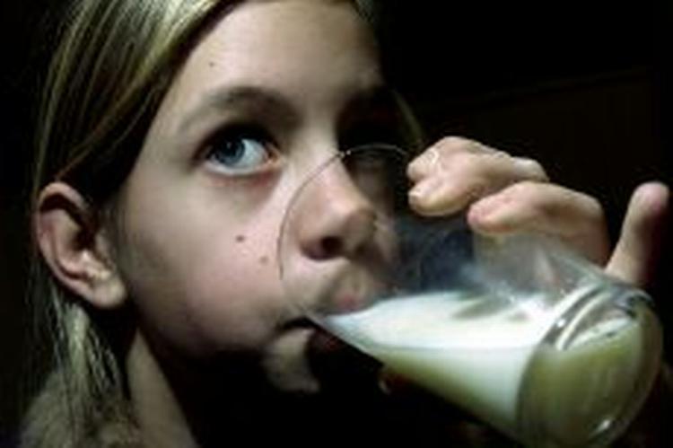 Millioner af liter frisk mælk havner i kloakken fremfor kølediskene for at undgå en million-regning. - Foto: Thomas Borberg 