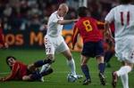 Danmark spillede en god 1. halvleg, men faldt noget sammen, da Spanien sendte førsteholdet på banen i 2. halvleg. Thomas Gravesen var endnu engang blandt Danmarks bedste.   Foto: Finn Frandsen 