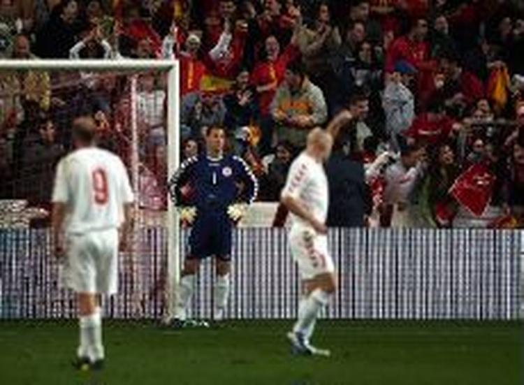 Morientes har scoret til 1-0 i gårsdagens kamp mod Spanien, der har udløst kraftig kritik af René Henriksen i flere medier. - Foto: Finn Frandsen 
