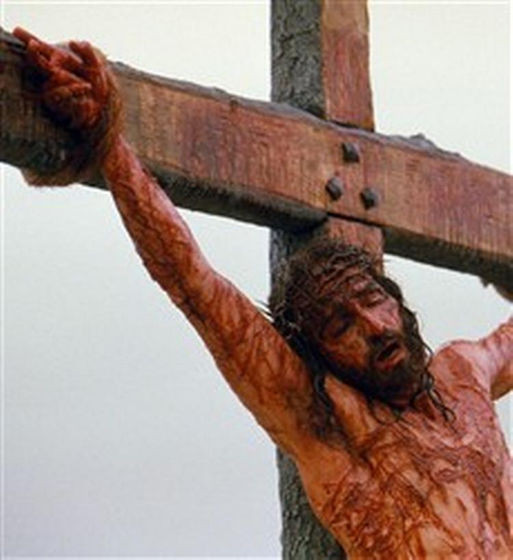 Jesus på korset spilles af Jim Caviezel - Foto: Philippe Antonello/Icon 