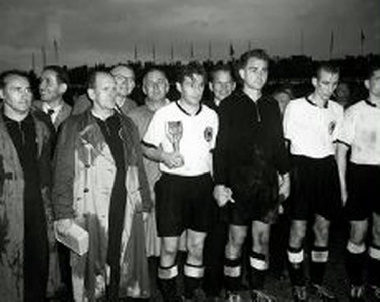 Op til 50-års jubilæet for Tysklands VM-sjer i 1954 rammes triumfen af dopingrygter. - Foto: AP 