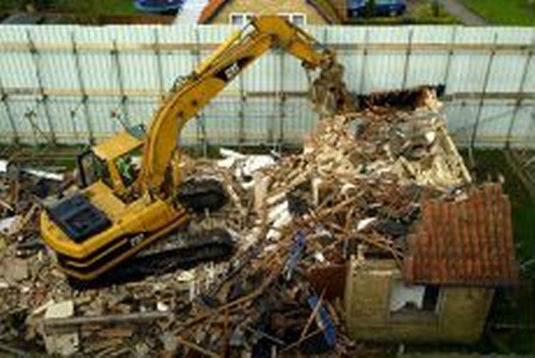 Huntley lokkede de to piger ind i huset, som i dag blev revet ned på ordre fra de lokale myndigheder. - Foto: AP 