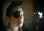 Lisbeth Henriksen fik for ti år siden ødelagt sit øje, da en olieledning sprang læk på Grundfos, hvor hun arbejdede. Hun har fået 55.000 kr. for sine mén.   Foto: Ole Kjær 