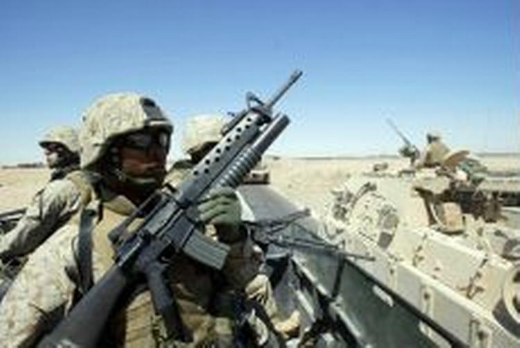 Amerikanske soldater på patrulje ved Fallujah. - Foto: AP 