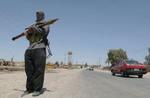En sunni-muslimsk oprører holder vagt i Falluja. - Foto: AP 